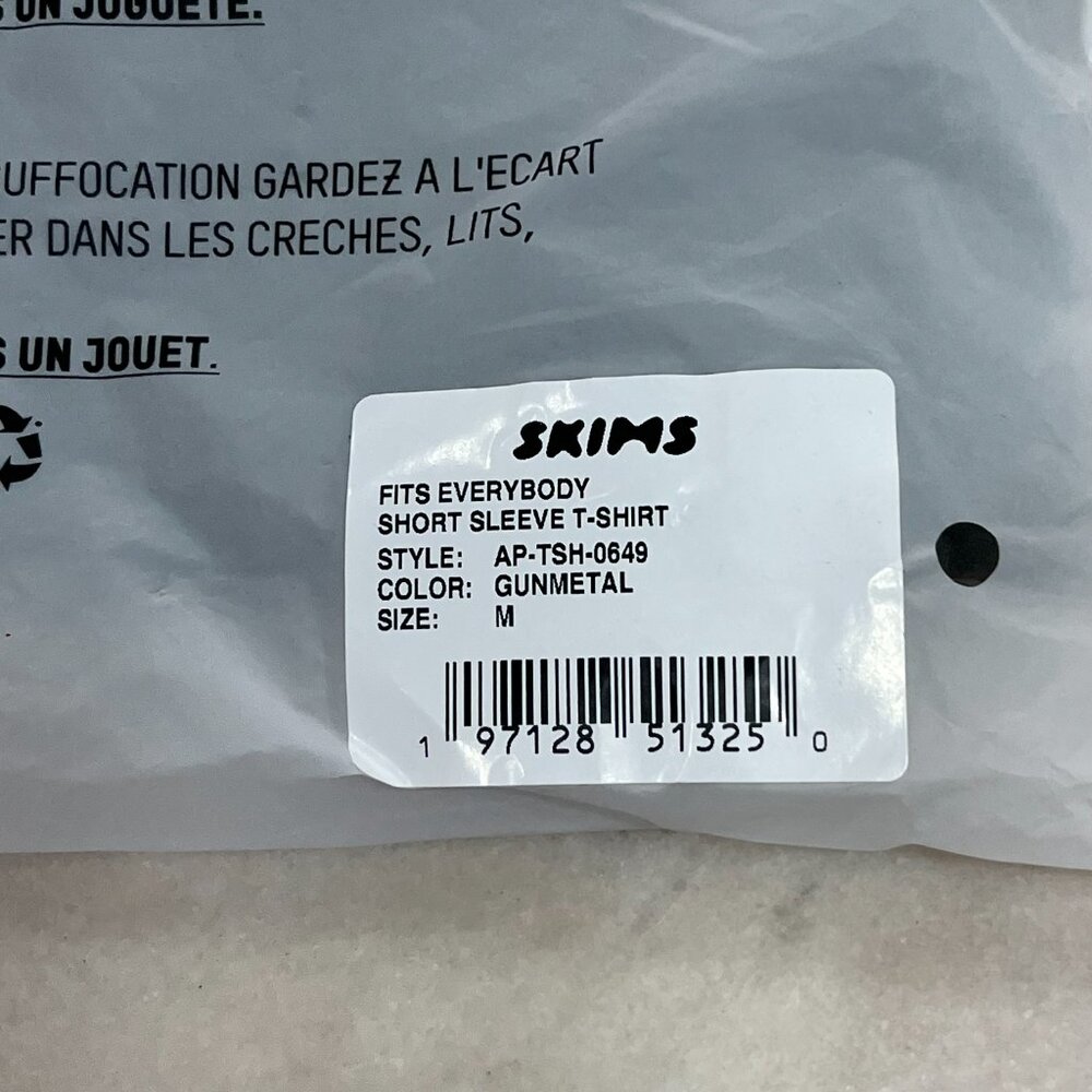 SKIMS Fits Everybody Short Sleeve T-Shirt, Gunmetal, Size Medium - NWT - Picture 4 of 9